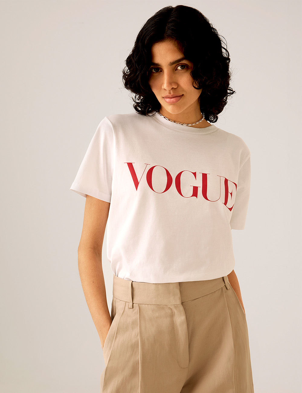 VOGUE T-Shirt Wei&szlig; mit rotem Logo-Print in S