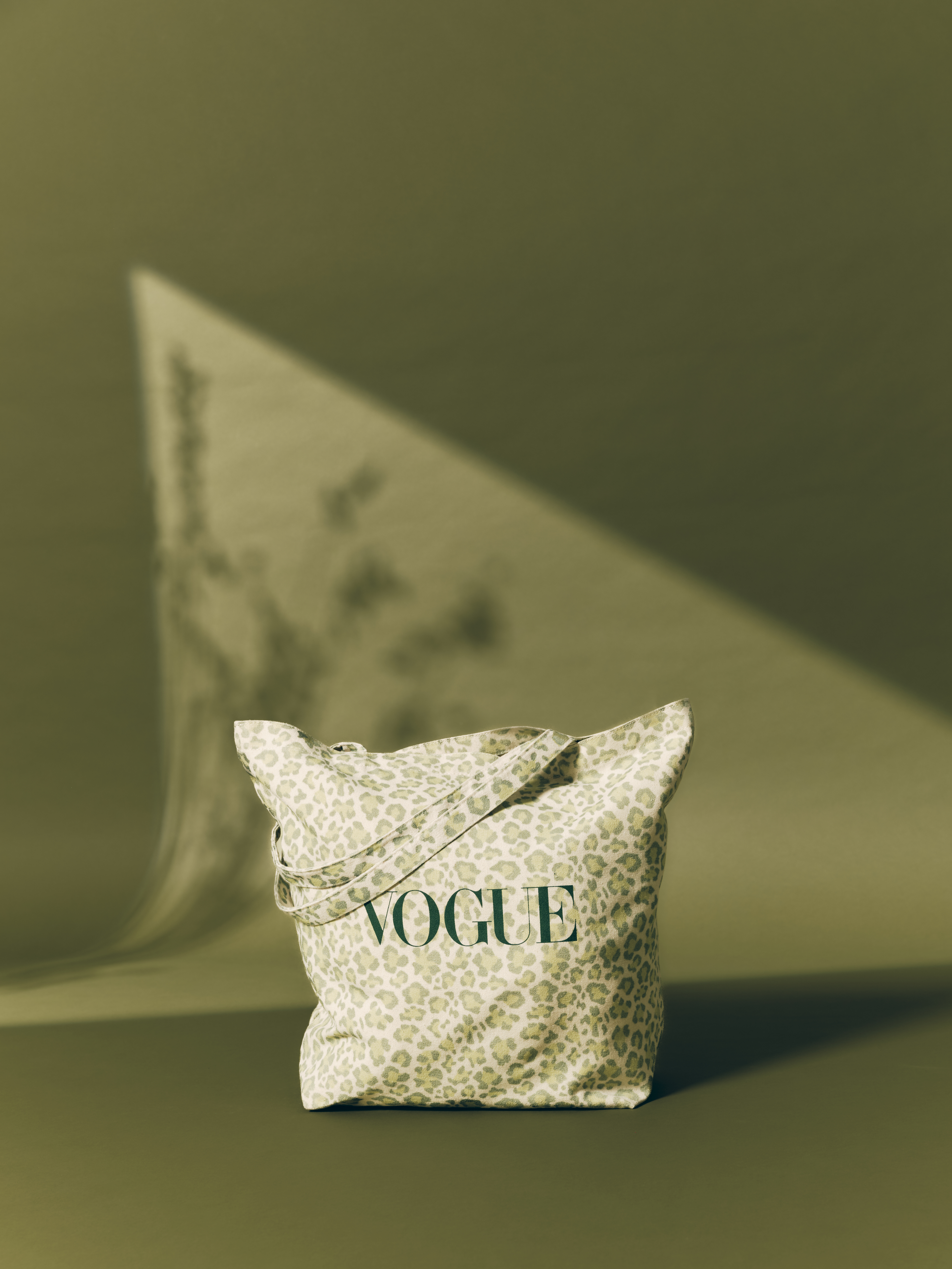 VOGUE Leo Bag grün